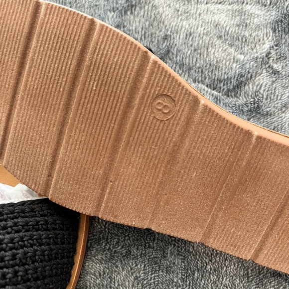 Brand new sandals - Picture 3 of 5